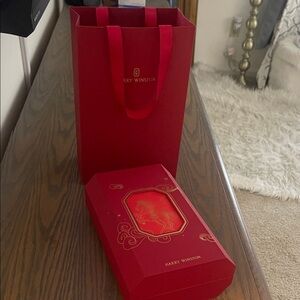Harry Winston Luxurious Red Gift Set
